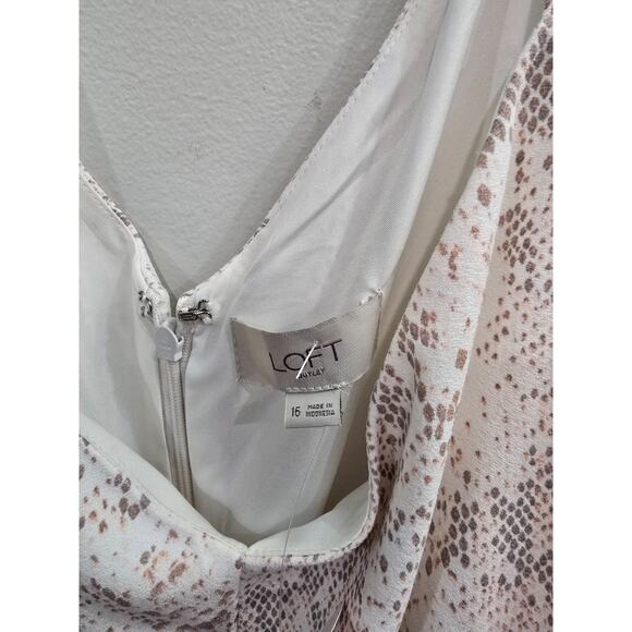 Loft Women’s Size 16 Wide Leg Cropped Snake Print Jumpsuit NWT Retails for $87!! - Picture 6 of 8